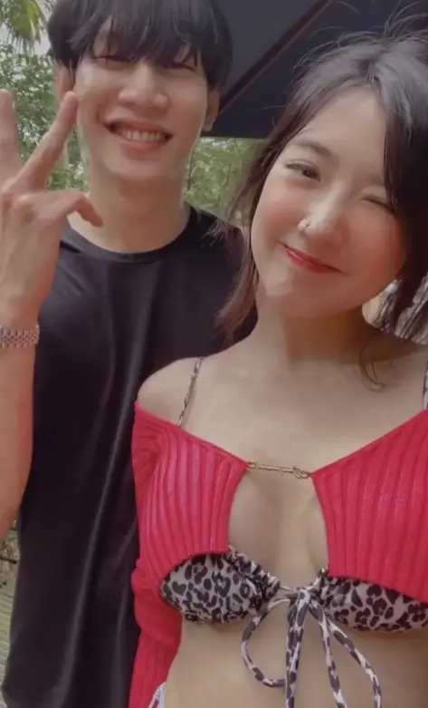 นางเงือกขึ้นบก-เบียร์-เดอะวอยซ์-เซ็กซี่จนน่าตี-นุ่งบิกินี-เซ็กซี่สะบัด-6