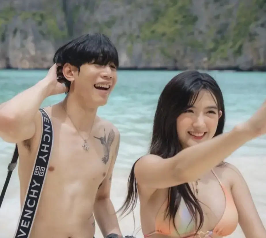 นางเงือกขึ้นบก-เบียร์-เดอะวอยซ์-เซ็กซี่จนน่าตี-นุ่งบิกินี-เซ็กซี่สะบัด-4