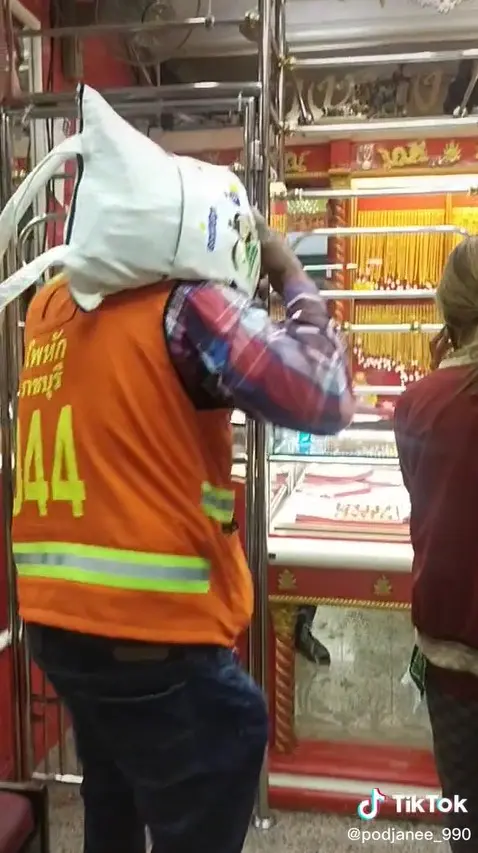 ลุงวินซื้อทองให้ภรรยา-6