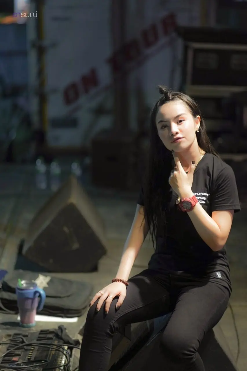 นักร้องสาว-ช็อกกลางเวที-มือกีตาร์เมากร่าง-ทำร้าย-ผจก.-ได้รับบาดเจ็บ-4