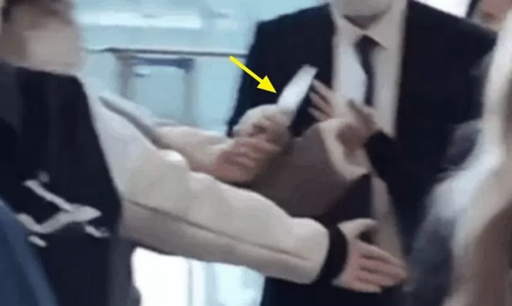 -aespa-มอบจดหมายที่เขียนด้วยลายมือให้กับแฟนๆที่สนามบิน-1