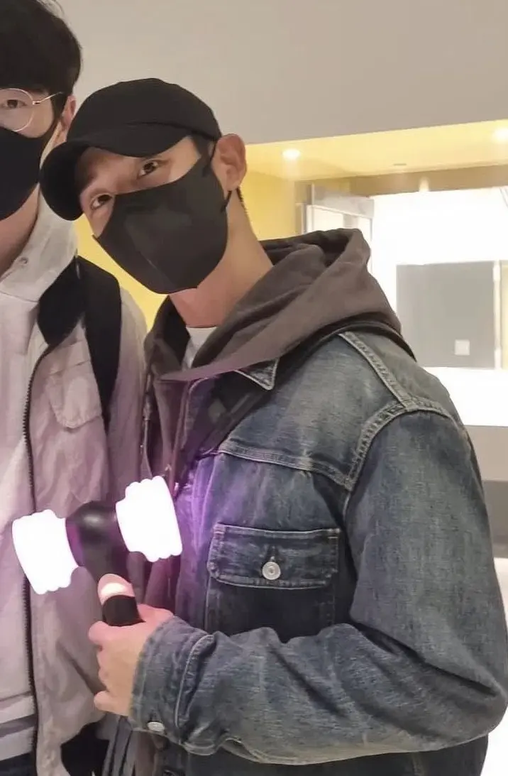 จองแฮอิน-โผล่ให้กำลังใจ-จีซู-BLACKPINK-ในคอนเสิร์ต-2