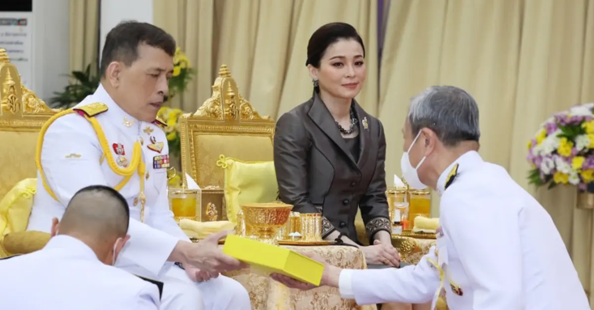 ในหลวง-พระราชินี