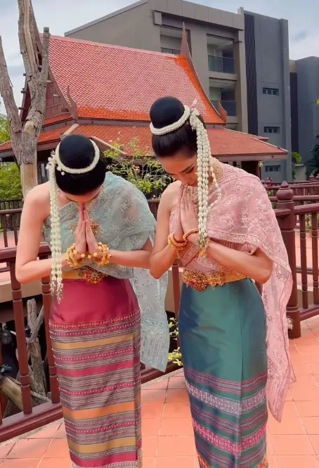 อุ้ม-นิวเคลียร์-พักความแซ่บแต่งชุดไทยวันลอยกระทง-4