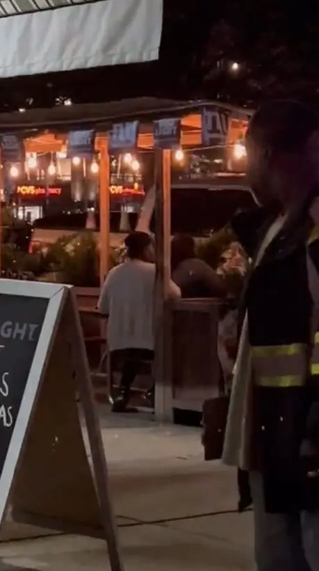 คู่รักหื่นมีเซ็กซ์กลางลานเบียร์-3