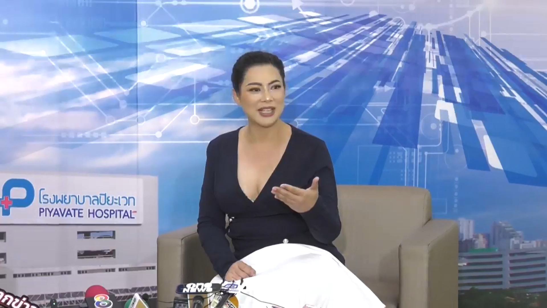 -ปนัดดา-แถลงข่าวครั้งแรก-หลังคลอดลูกชาย-น้องอเล็กซ์-4