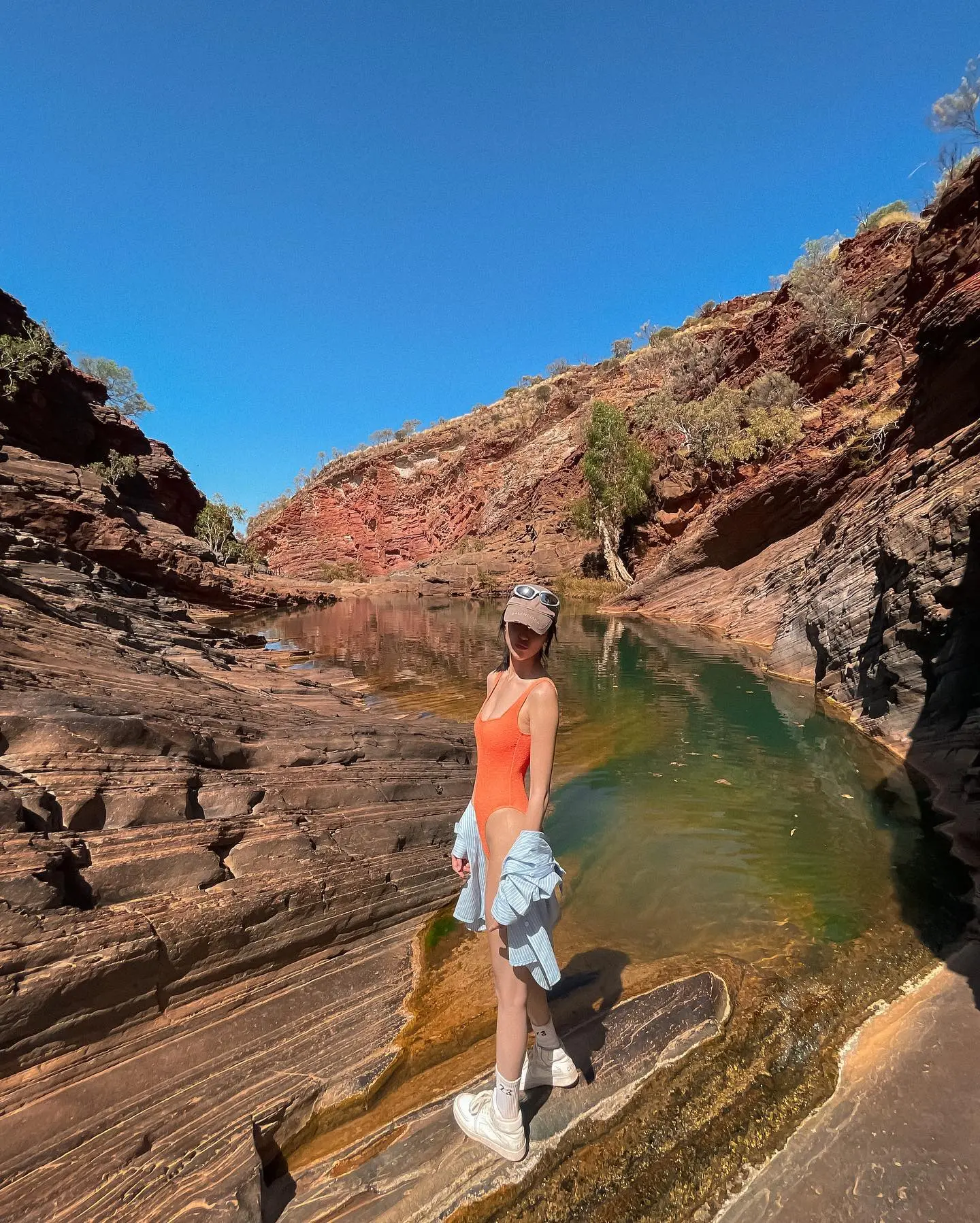 แซ่บสู้แดด-นักร้องดัง-โชว์หุ่นเพรียวสุดเซ็กซี่-ท่ามกลางธรรมชาติสุดโรแมนติก-2