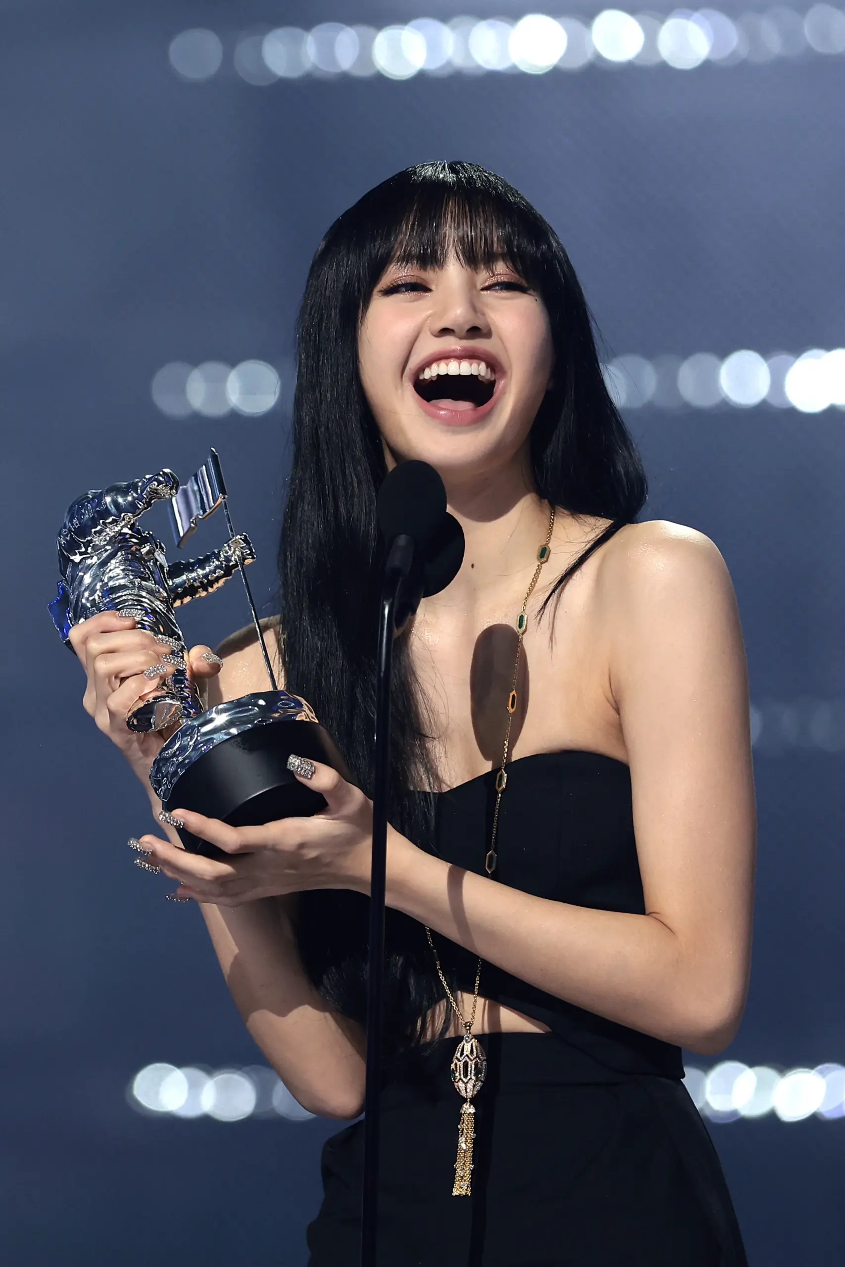 LALISA-คว้าอีก-1-รางวัลใหญ่-ดัน-ลิซ่า-ขึ้นสู่สุดสูงสุดในฐานะศิลปินเดี่ยว-3