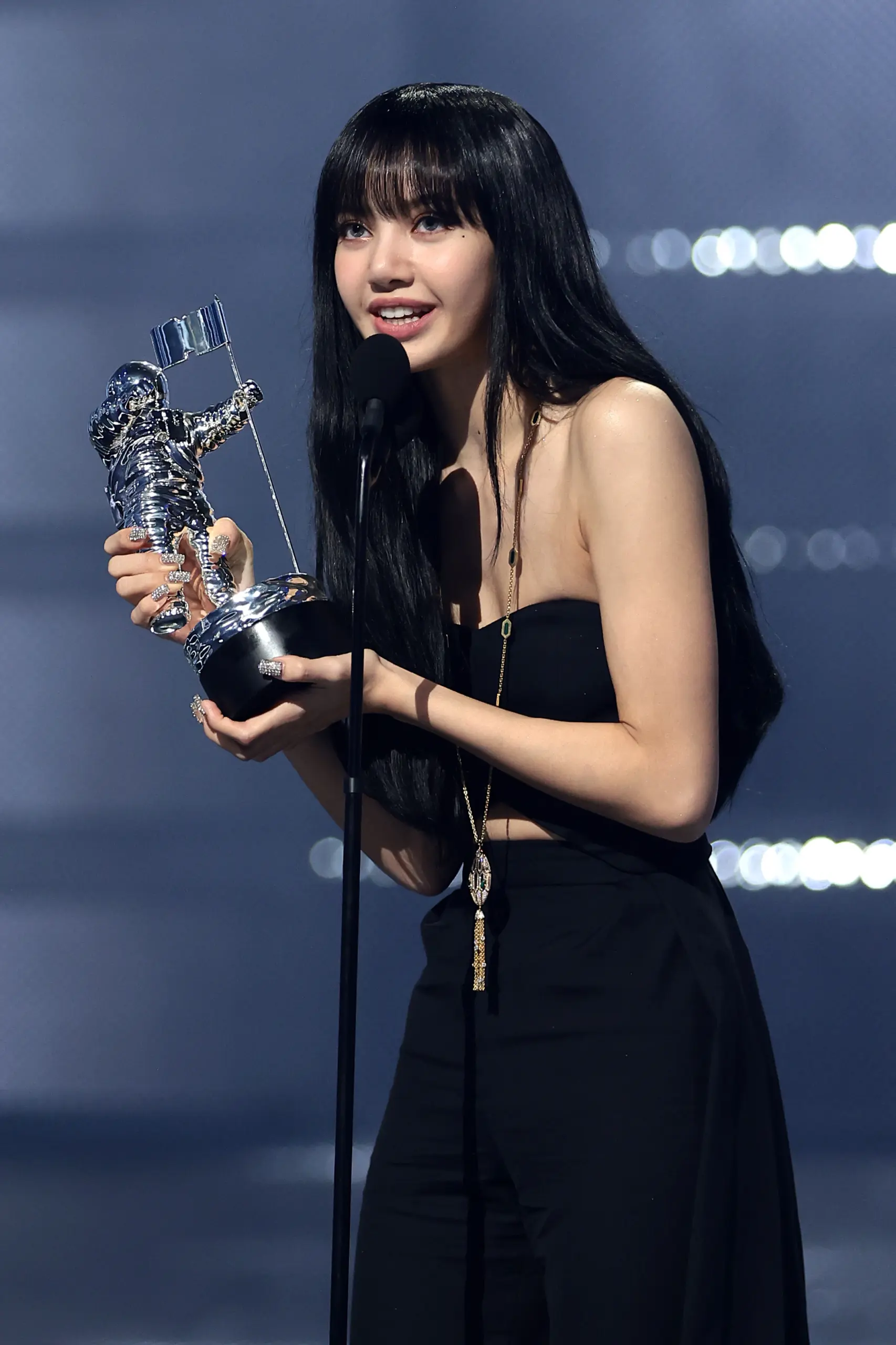 LALISA-คว้าอีก-1-รางวัลใหญ่-ดัน-ลิซ่า-ขึ้นสู่สุดสูงสุดในฐานะศิลปินเดี่ยว-4