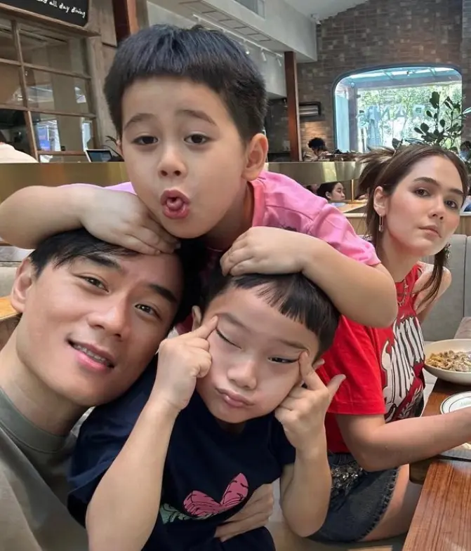 -ราคารองเท้า-แอบิเกล-ทายาท-ชมพู่-อารยา-สมฐานะลูกสาวเซเล็บ-2