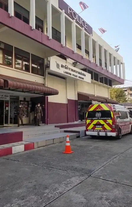 สนหลักสองยิงบนโรงพัก