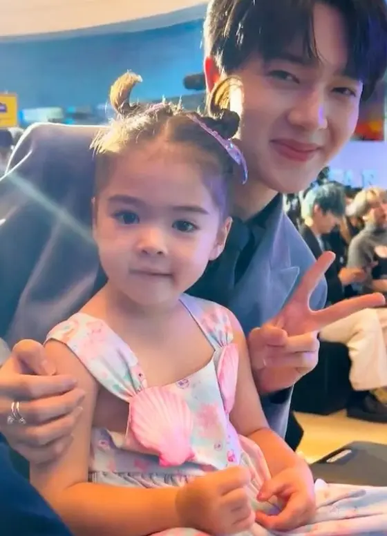 ตำนานอีกครั้ง-น้องเดมี่-เซลฟี่กับ-นุนิว-ชวรินทร์-แต่ดันแอบมอง-ซี-พฤกษ์-2
