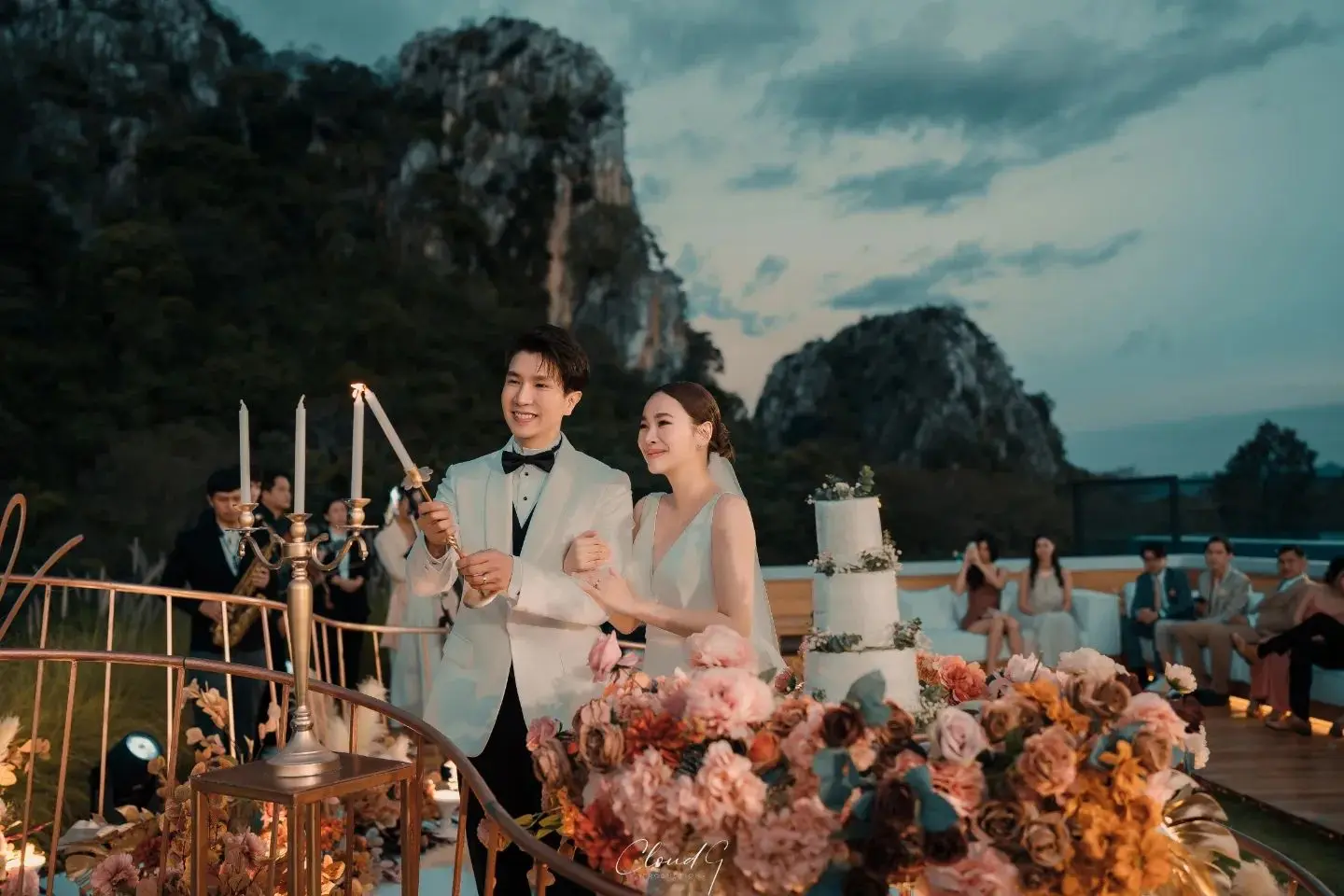 นางร้ายสุดแซ่บ-ถือฤกษ์ดี-จูงมือแฟนหนุ่มเข้าพิธีวิวาห์สุดโรแมนติกริมเขา-3