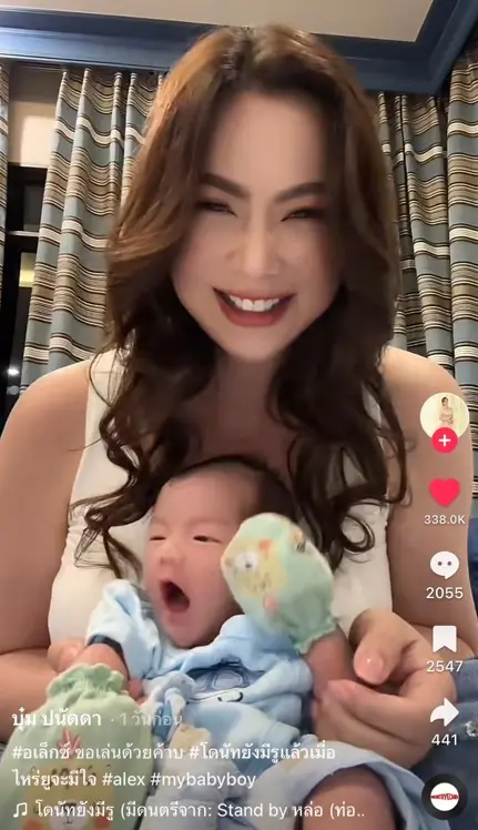 แห่เป็นห่วง-บุ๋ม-ปนัดดา-จับลูกชายขึ้นมานั่ง-หวั่นอันตรายต่อเด็ก