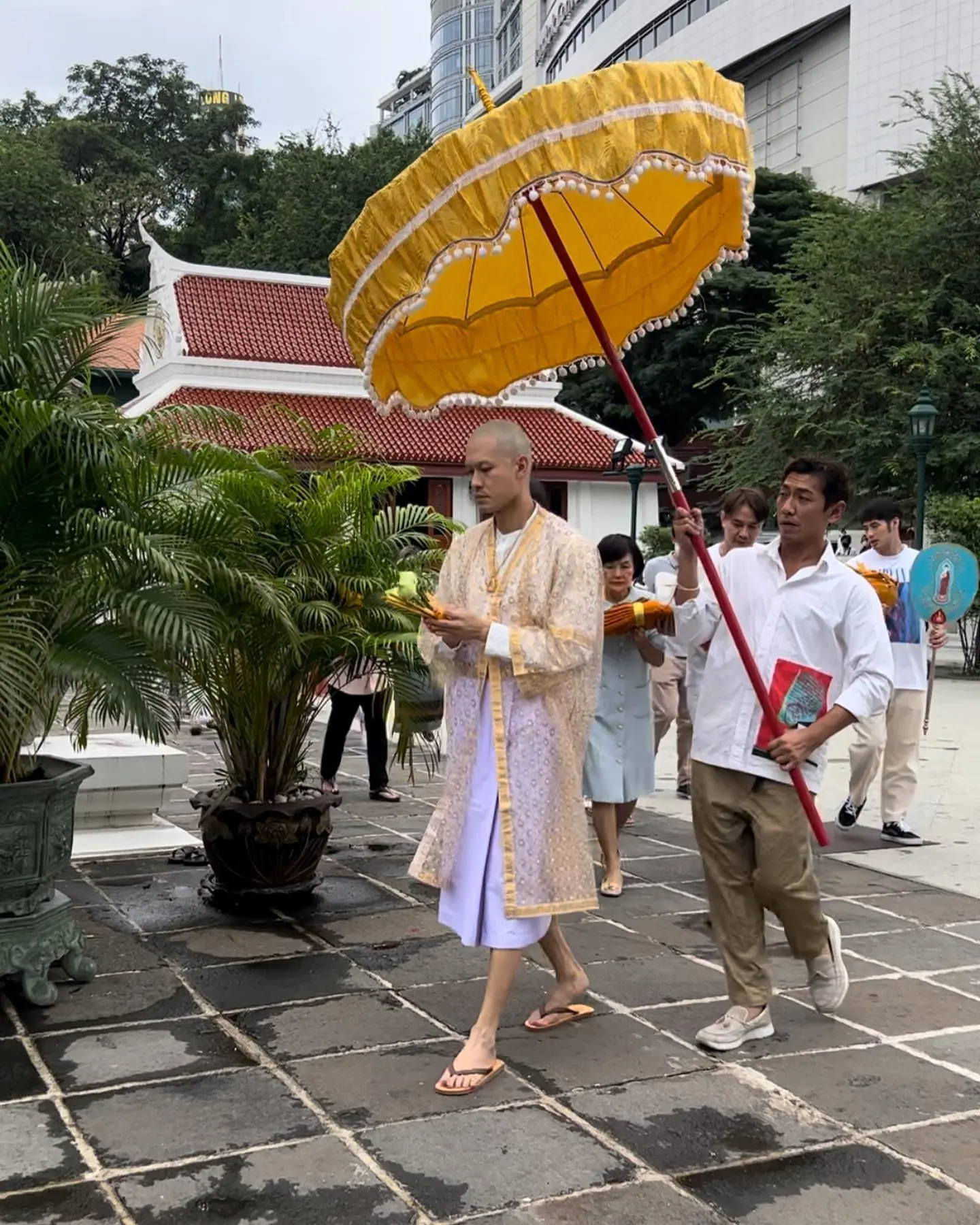 บวชแล้ว-หน่อง-ธนา-เข้าธิพีอุปสมบทอย่างเรียบง่าย-5