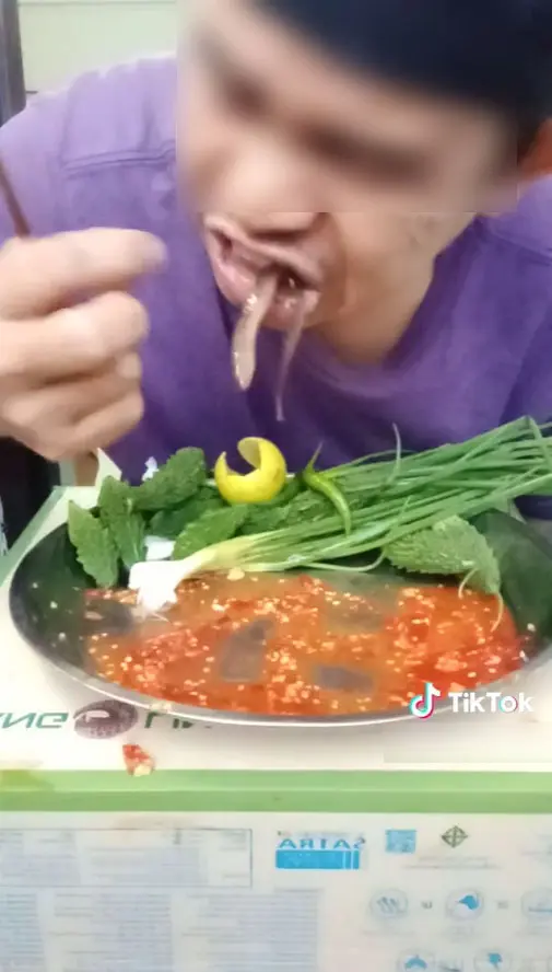 กินปลาไหลดิบ-4