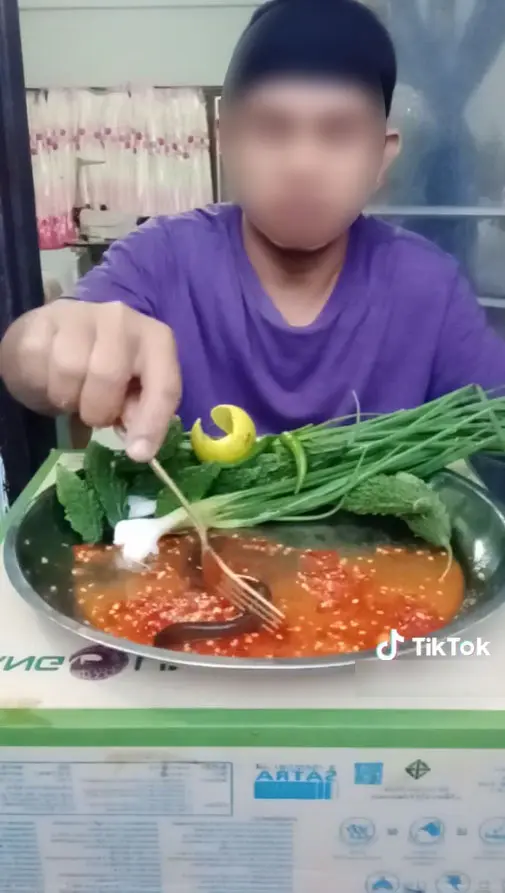 กินปลาไหลดิบ-1