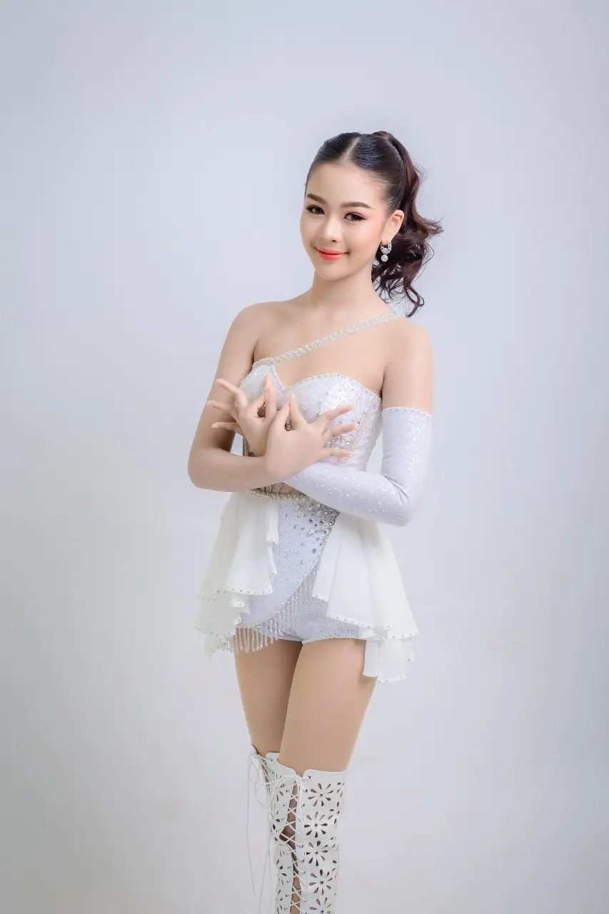 สุดปัง-ยูกิ-ไหทองคำ-พรีเซ็นเตอร์เข้ารัวๆ-ขึ้นเวทีแรก-แม่ยกมอบพวงมาลัยจุกๆ-11