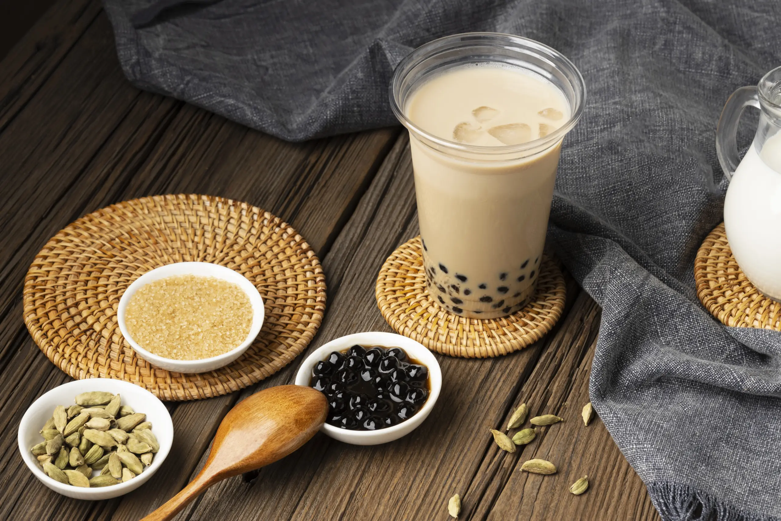 arrangement-with-delicious-traditional-thai-tea