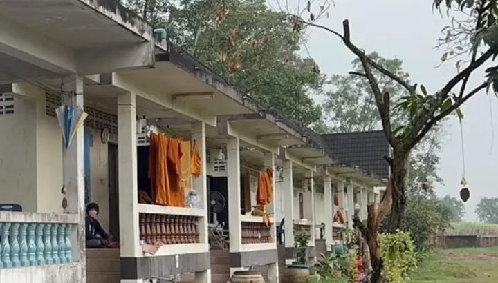พระเฒ่าฉันบวบชาวต่างชาติ-1