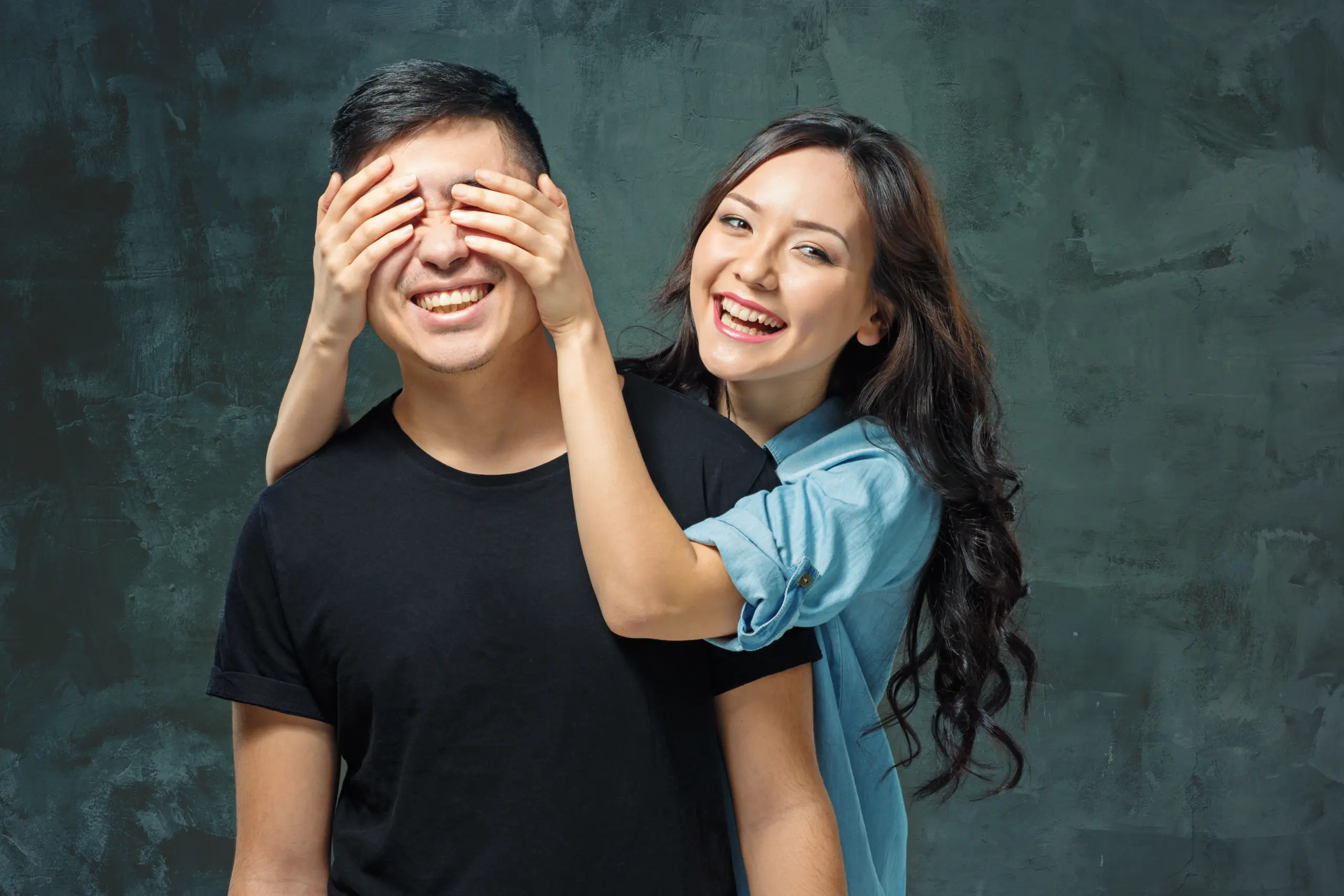 portrait-smiling-korean-couple-gray-studio