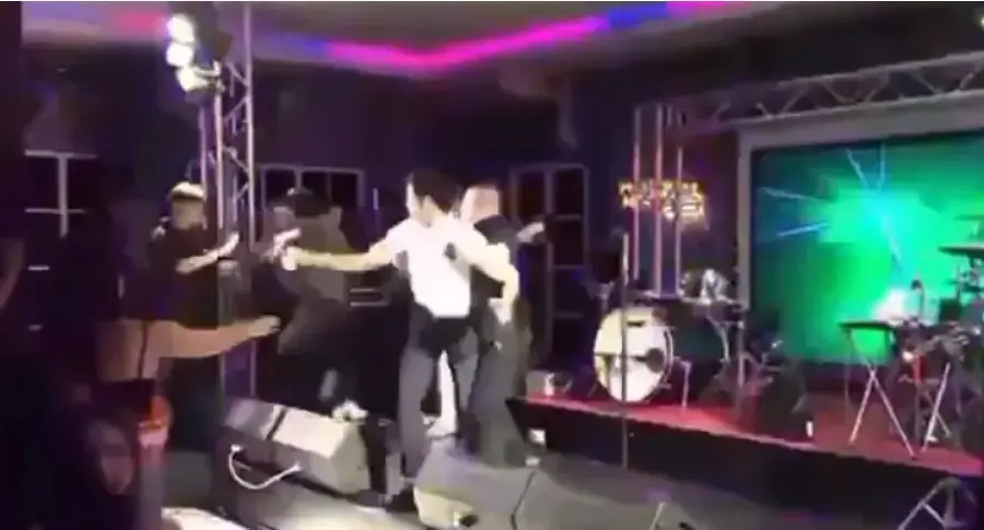 -โดนต่อย-2