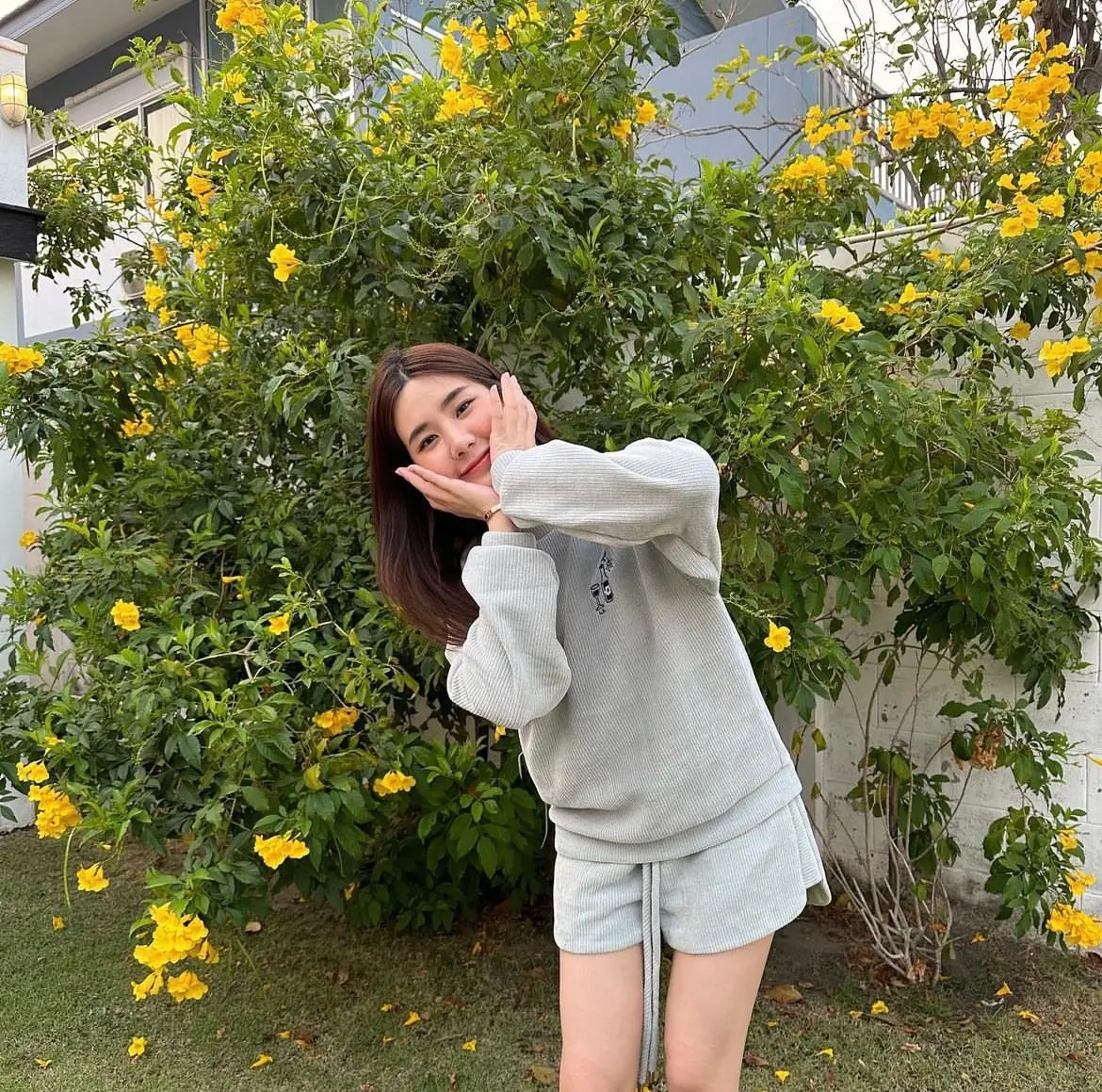 LINE ALBUM New 230328 2 0 11zon