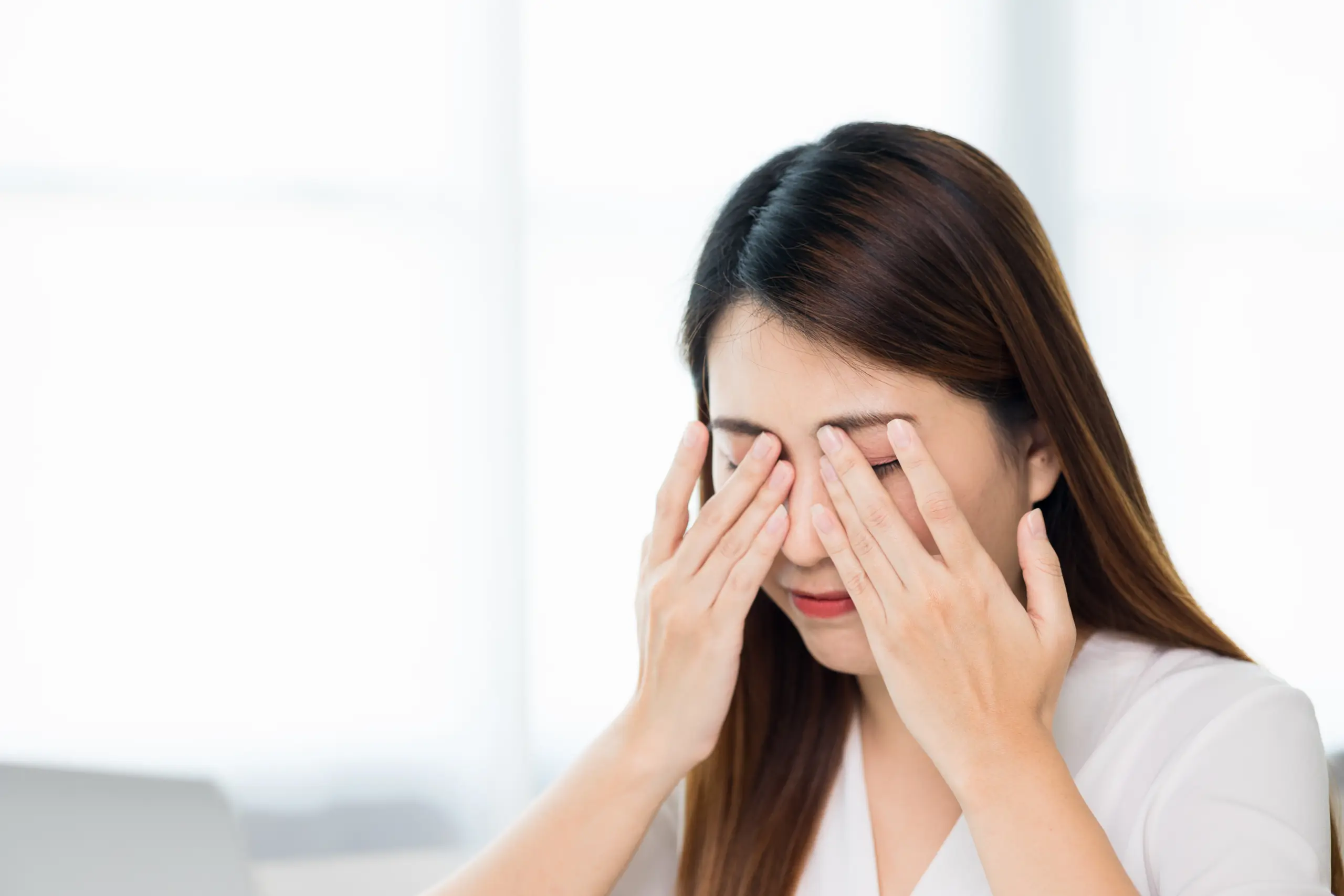 young-asian-business-woman-rubbing-her-eyes-she-s-feeling-depressed-stress-headache-be-tired-from-working-with-laptop-long-time-she-symptom-office-syndrome