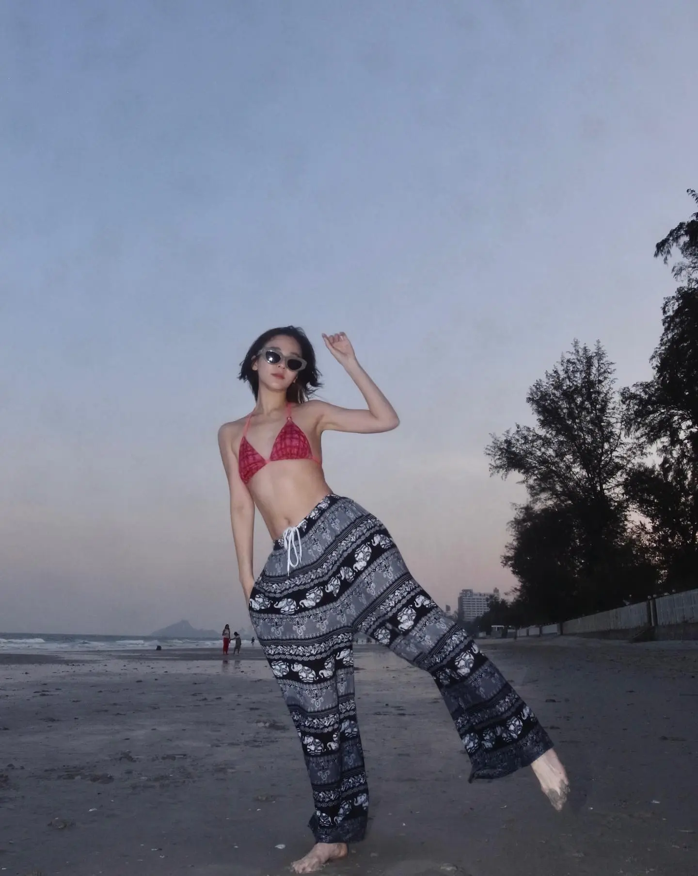 -นางเอกดัง-ฟาดบิกินี-สาดแสงแฟลช-โพสท่าแซ่บริมชายหาด-5