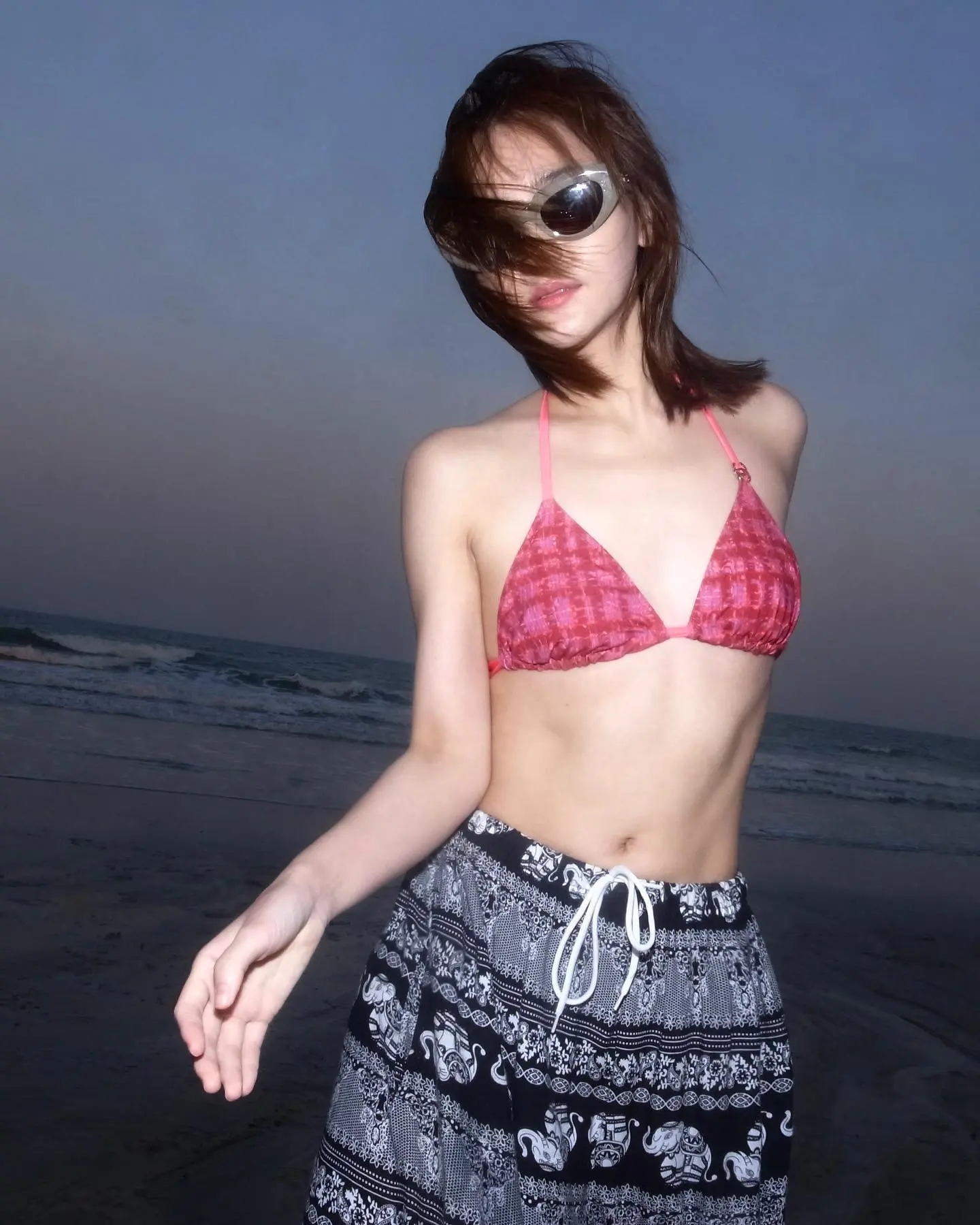 -นางเอกดัง-ฟาดบิกินี-สาดแสงแฟลช-โพสท่าแซ่บริมชายหาด-2