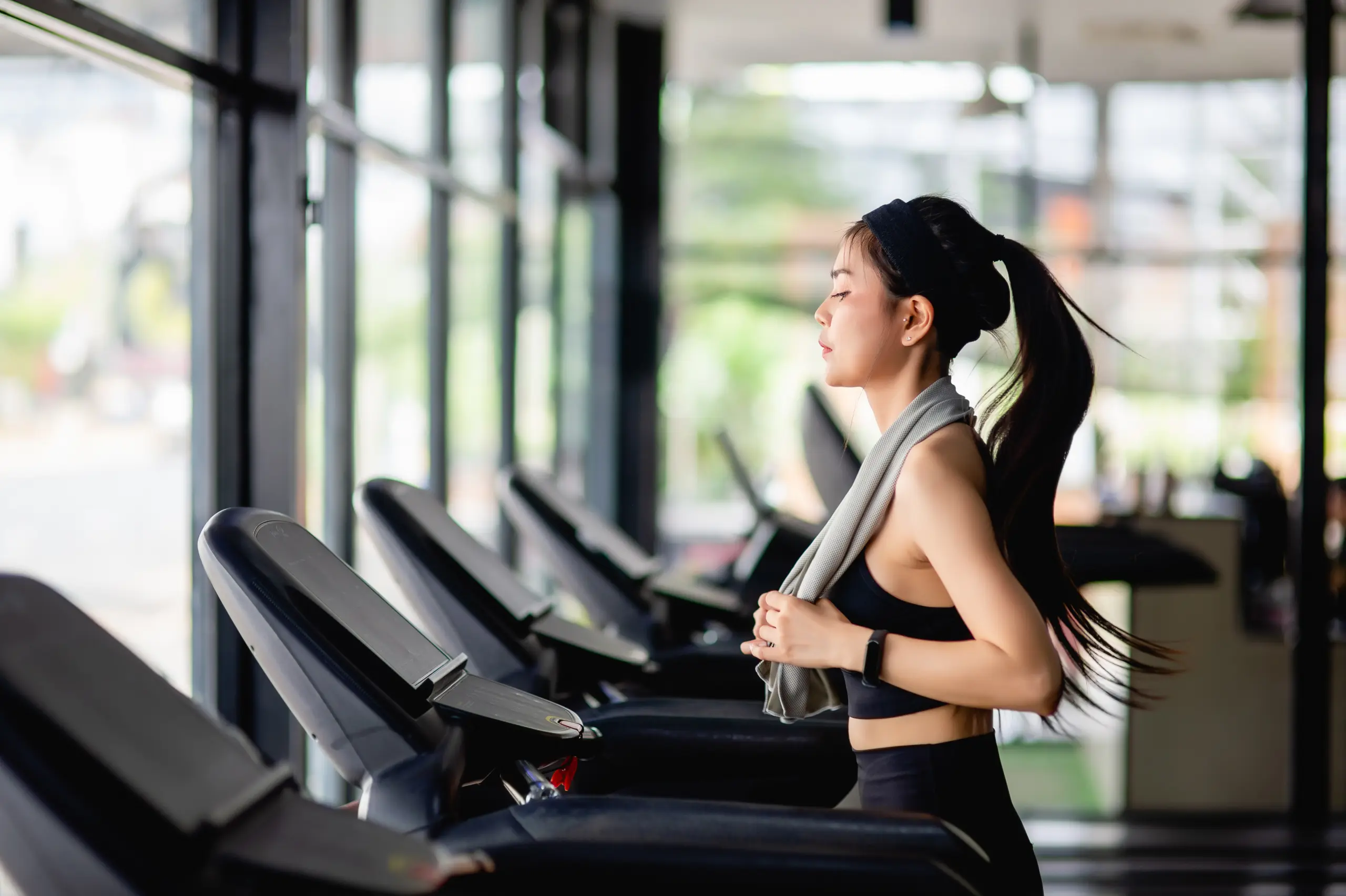 young-sexy-woman-wearing-sportswear-sweat-proof-fabric-smartwatch-running-treadmill-workout-modern-gym-smile-copy-space