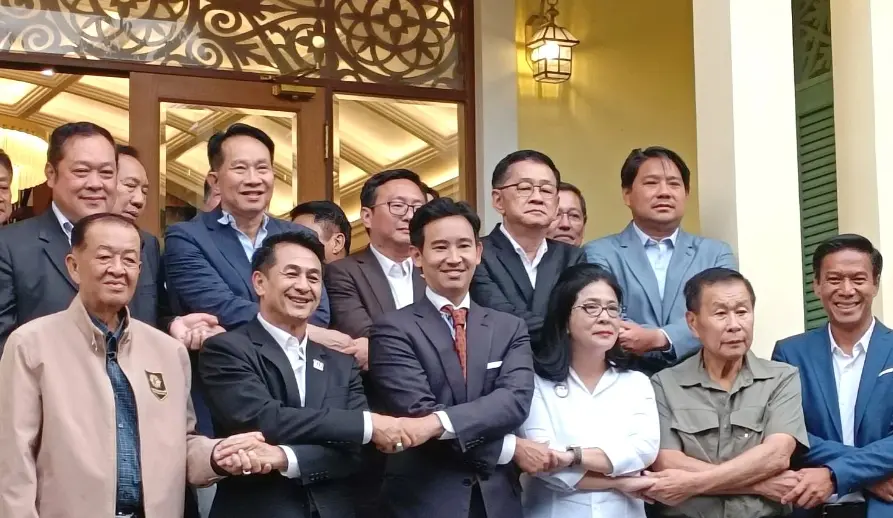 8พรรคร่วม