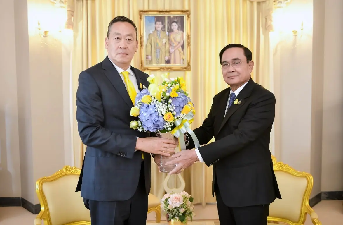 ทะเบียนรถ-เศรษฐา-ทวีสิน-เข้าพบ-ลุงตู่-5-min-1