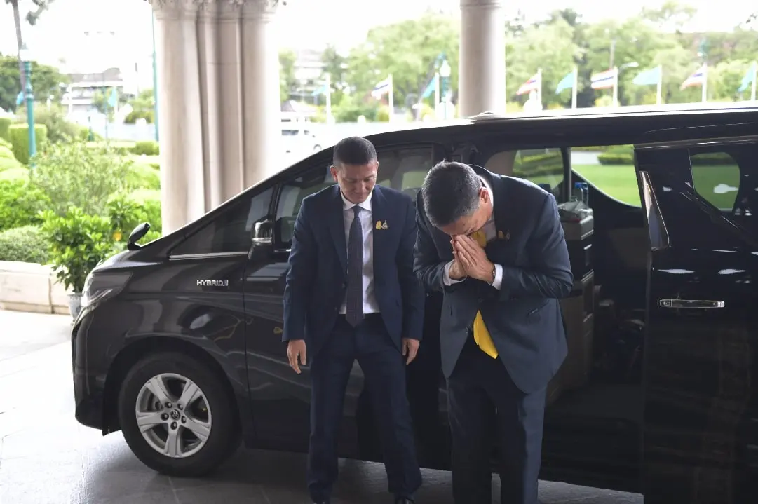 ทะเบียนรถ-เศรษฐา-ทวีสิน-เข้าพบ-ลุงตู่-1-min
