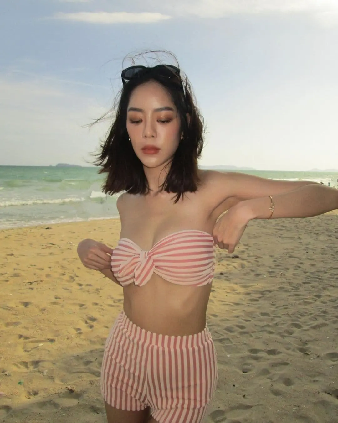 เมโกะ-ชุดว่ายน้ำเซ็กซี่-2
