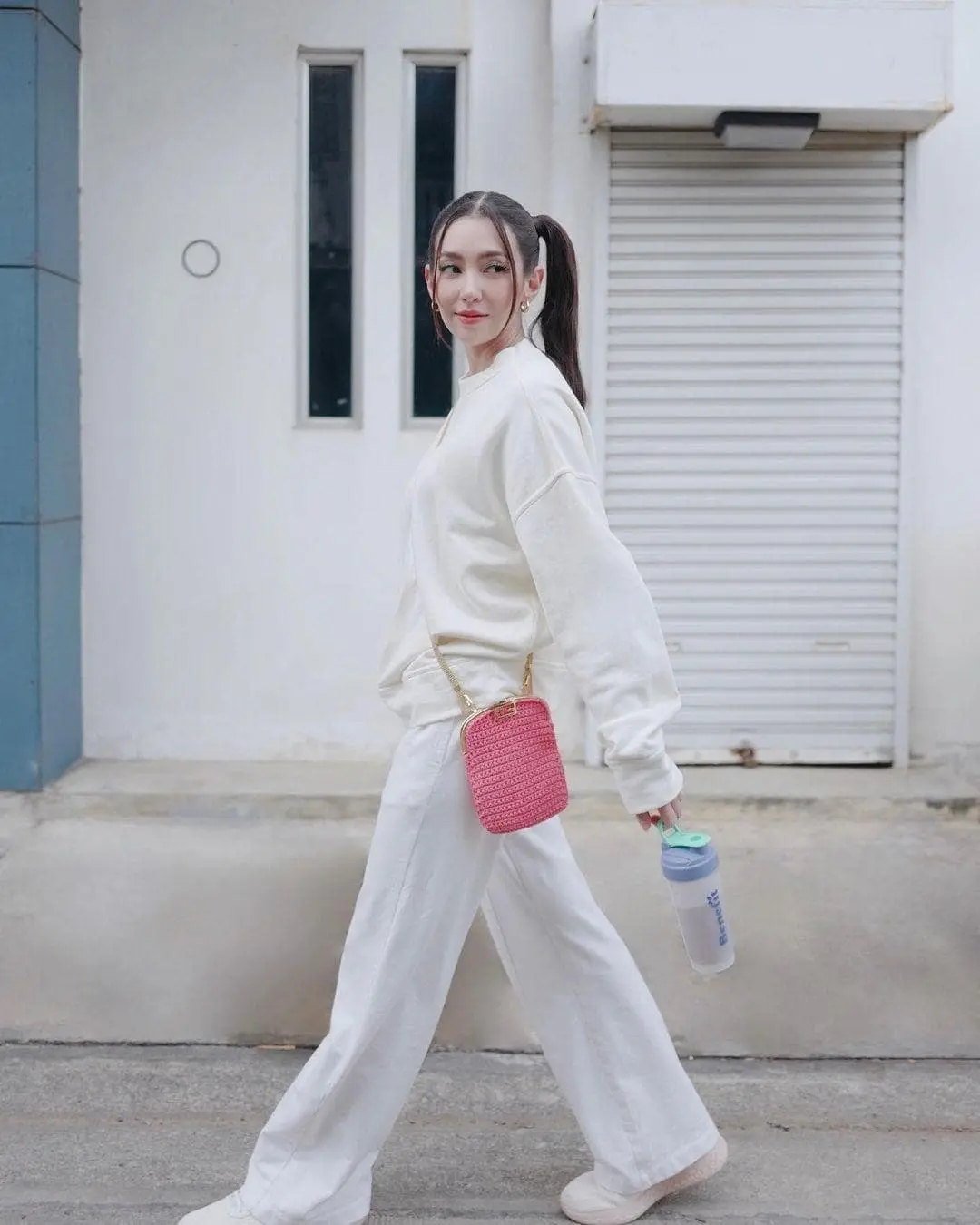 เบลล่า-min-1