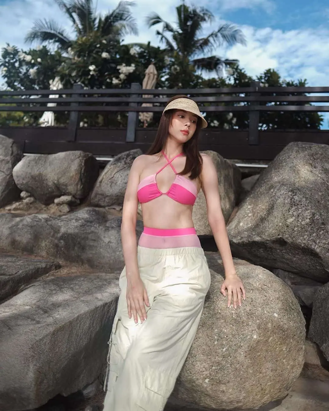 ตูนพิมพ์ปวีณ์-อวดผิวขาวในชุดว่ายน้ำ-3