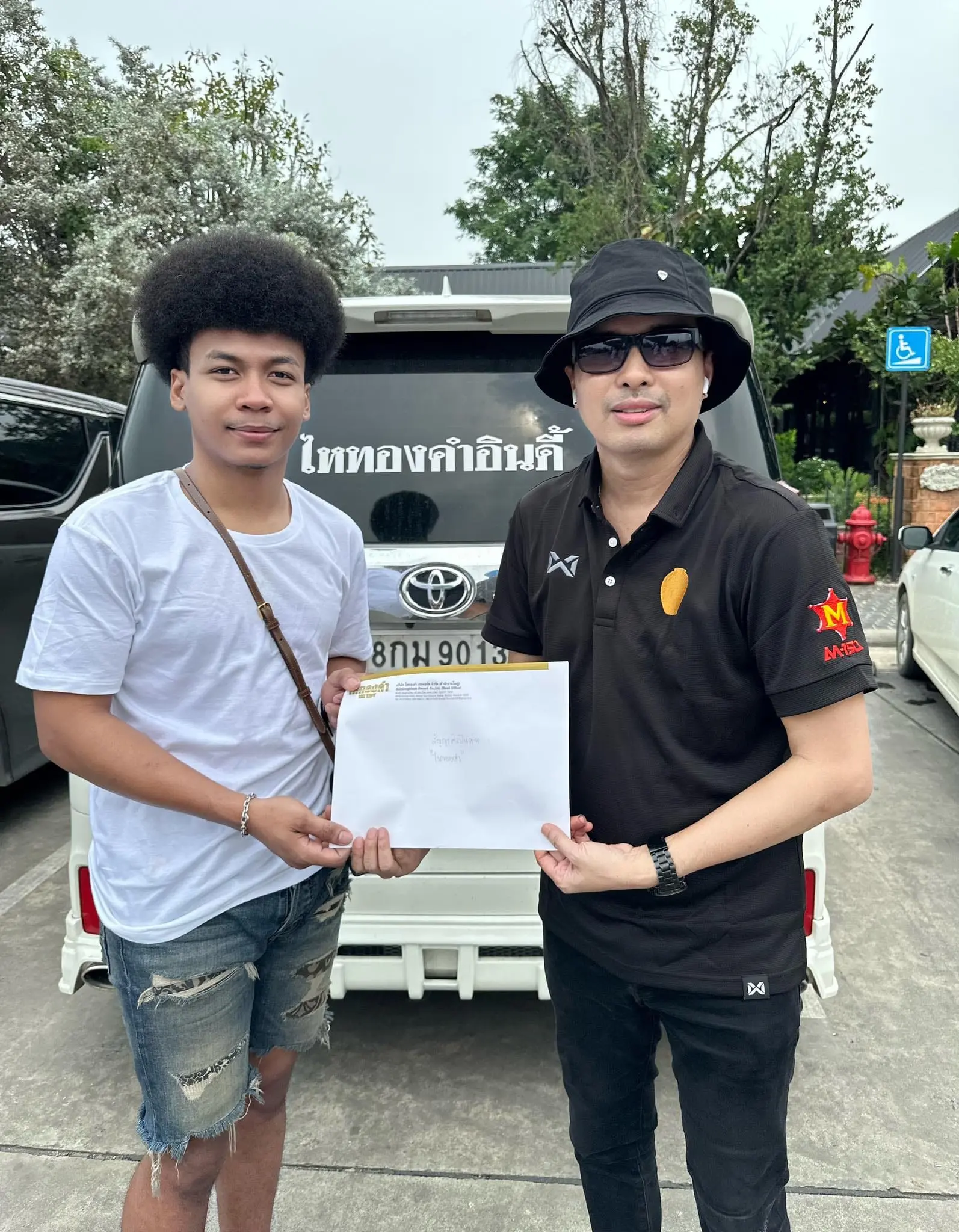 ทะเบียนรถ-โชค-รถแห่-หลัง-ประจักษ์ชัย-ถอยคันใหม่ต้อนรับ-2-min
