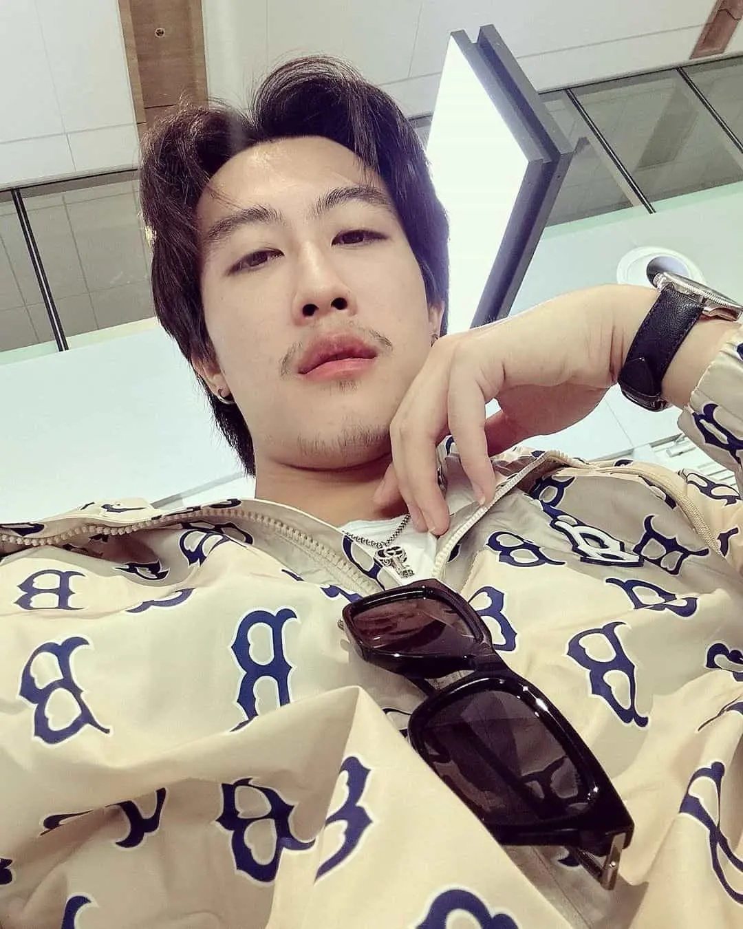 นุ๊กธนดล-ลุคลุงหนวด-3