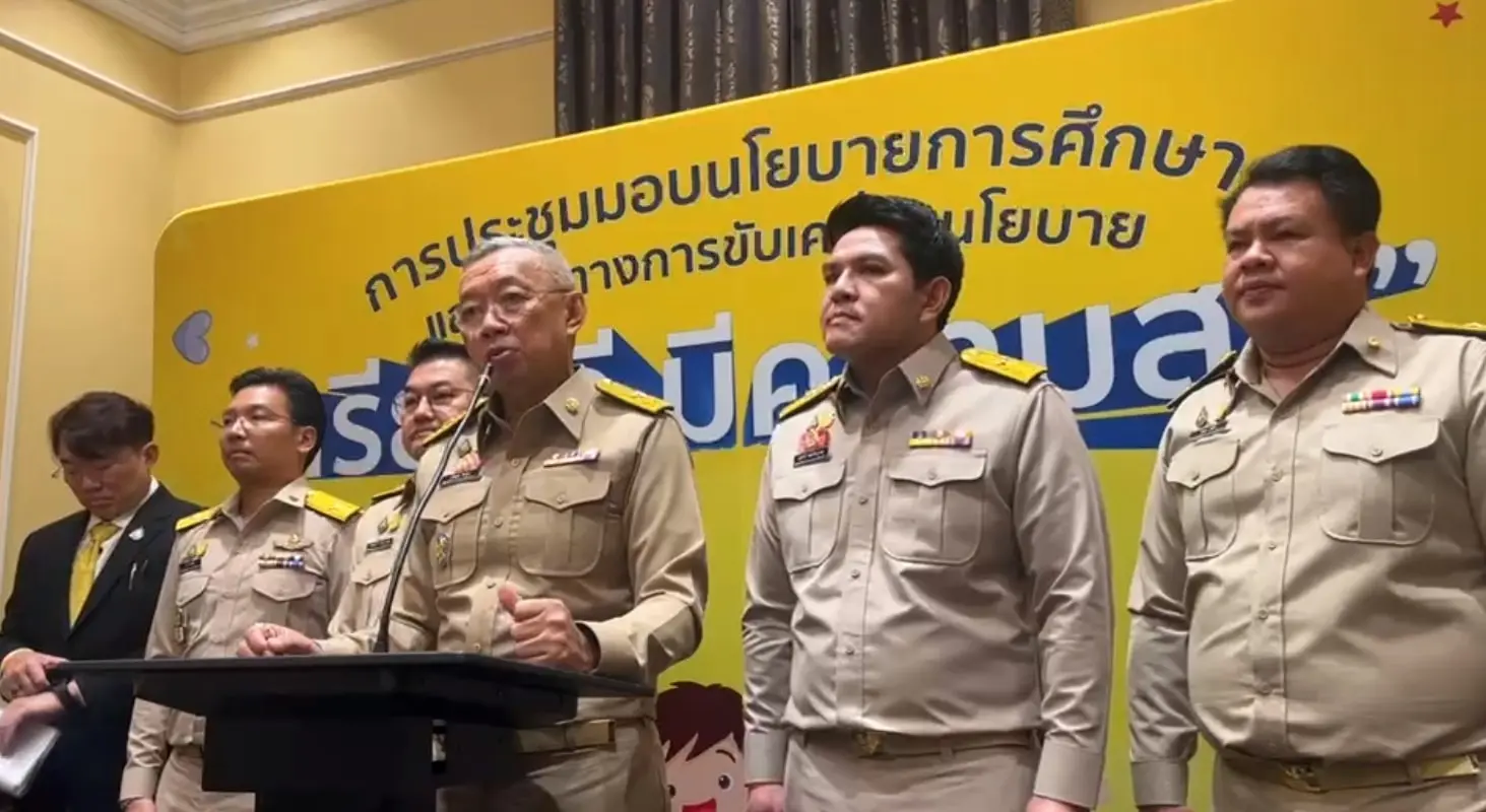 เล็งแจกแท็บเล็ต-min