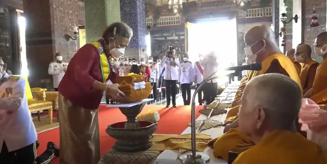 เลขมงคล-ทะเบียนรถพระที่นั่ง-สมเด็จพระเทพ-ถวายผ้าพระกฐิน-1-min