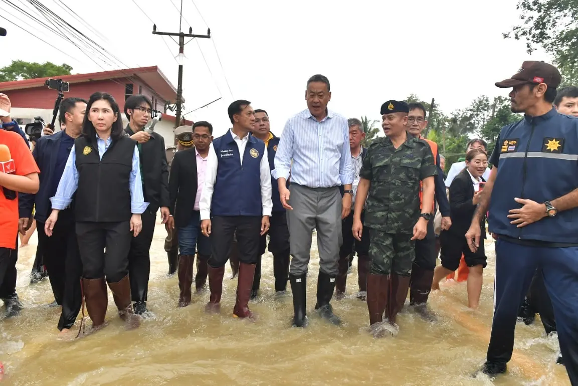 ทะเบียนรถนายก-ลุยน้ำท่วมจ.นราธิวาส-1-min