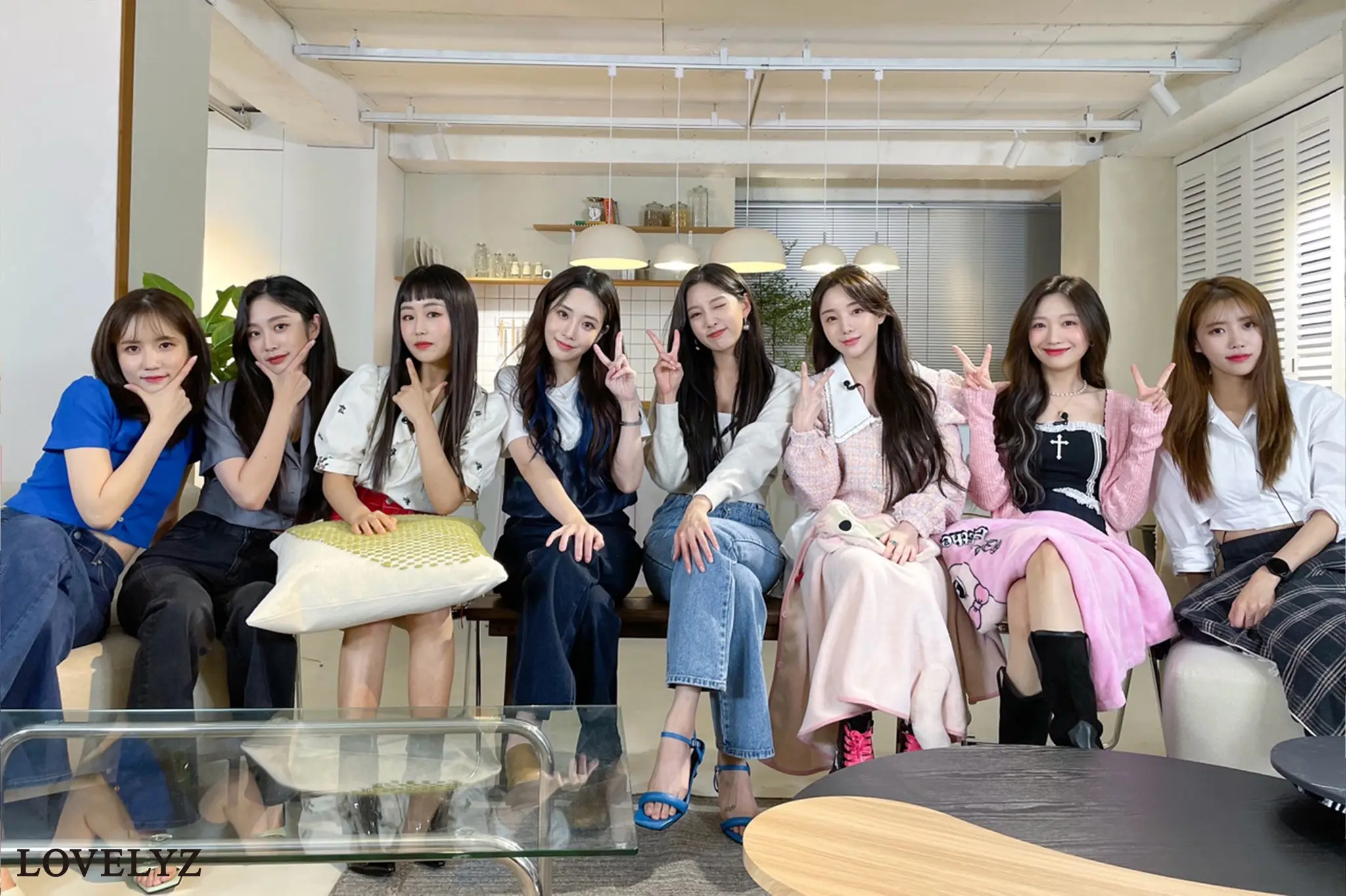 Lovelyz กลับมารวมตัวกันอีกครั้ง! ในรายการวาไรตี้ Hangout With Yoo-min