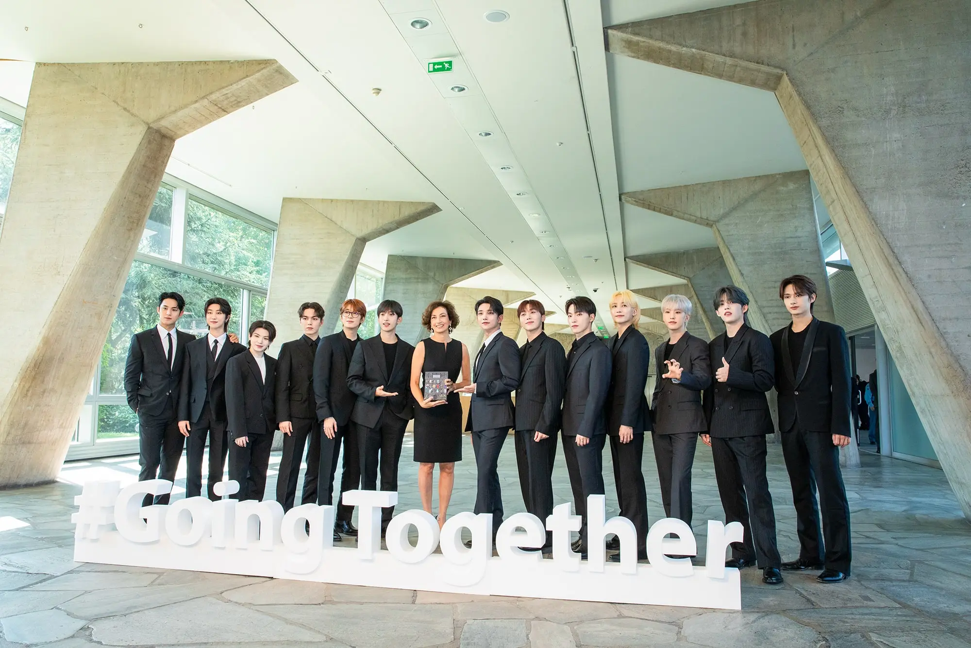 SEVENTEEN บริจาคเงิน 1 ล้านดอลลาร์-min