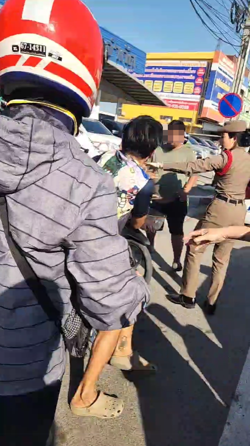กระบะชนมอไซ 4