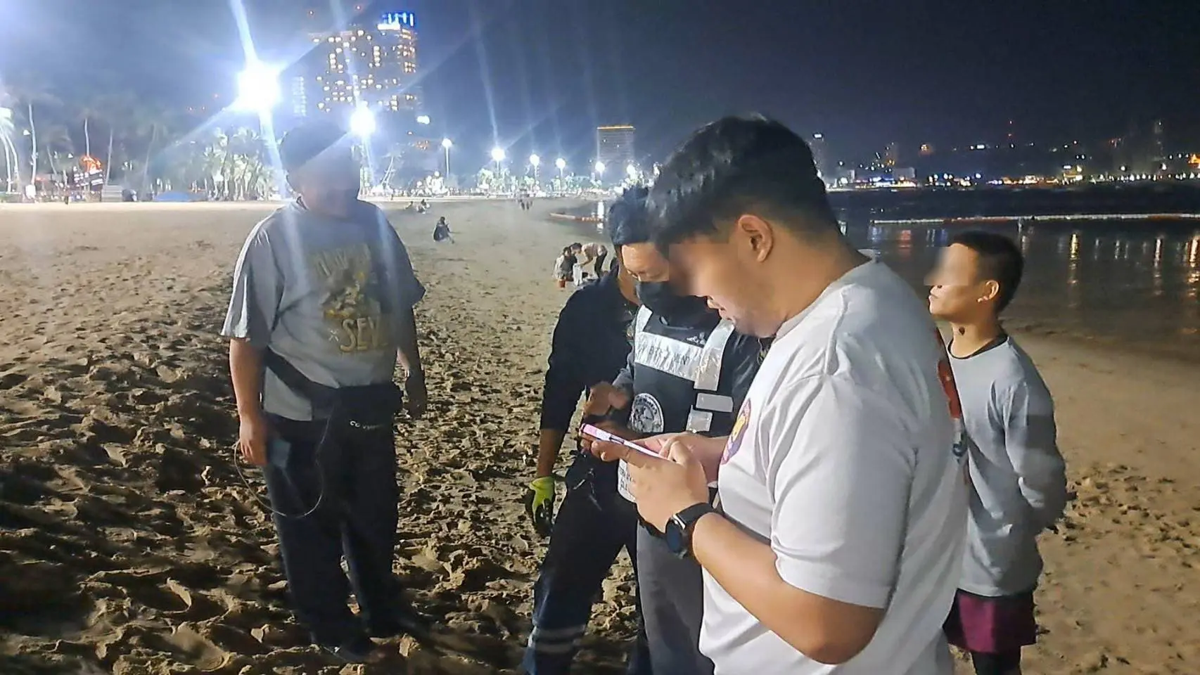 1112799 0-min