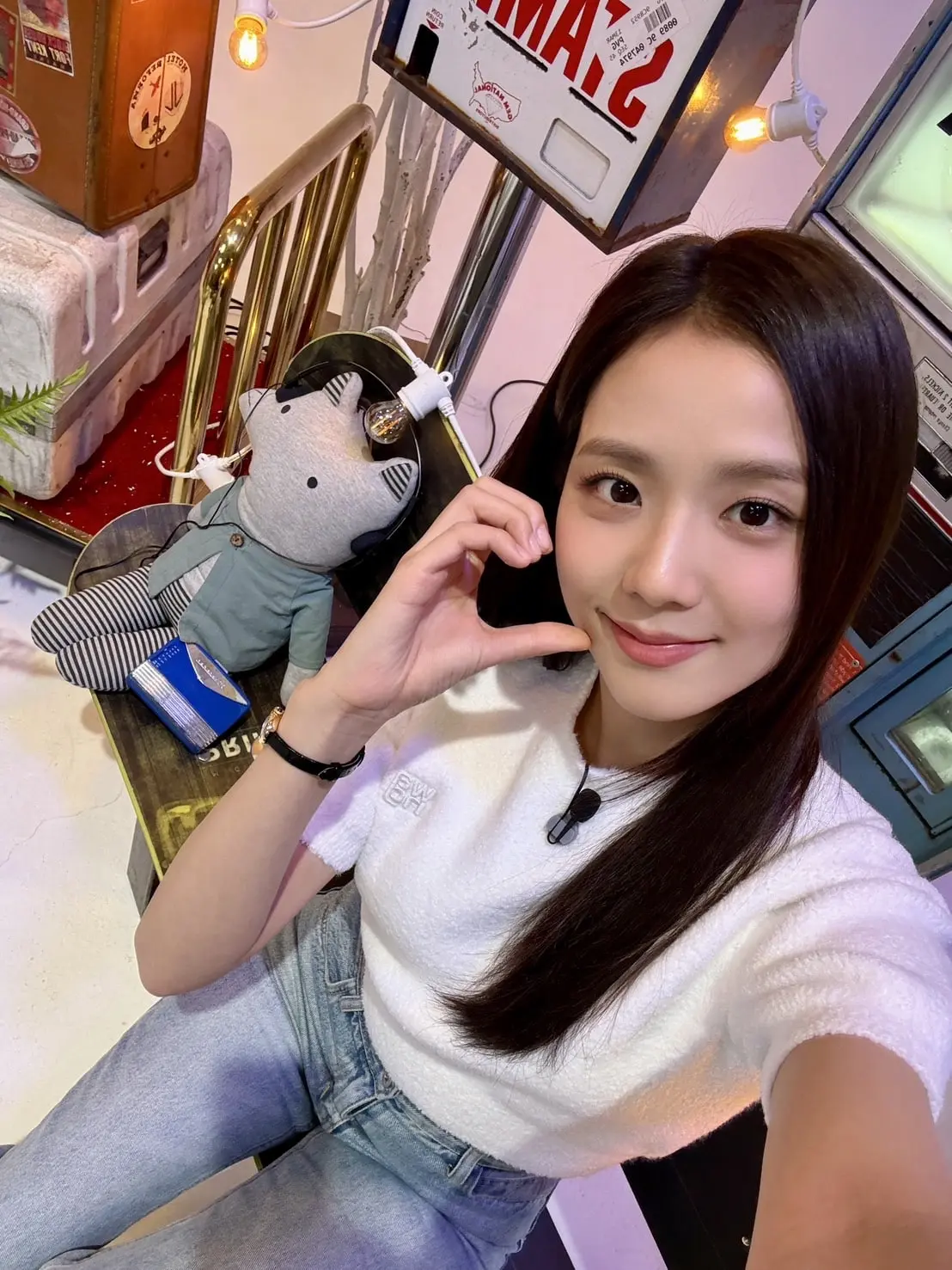 จีซู BLACKPINK ปล่อยมินิอัลบั้ม AMORTAGE-min