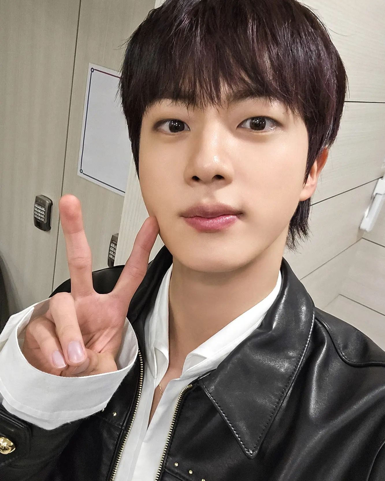 จิน BTS บริจาคเงิน-min