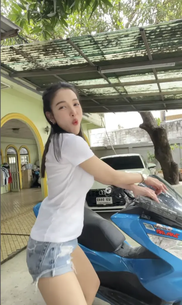 นางพญาเด็กแว๊น