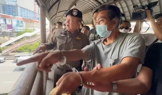 ปาหินใส่รถบางนา2